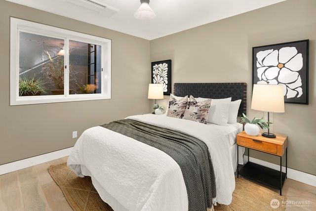 3949 A W Barrett Lane, Seattle, WA 98199