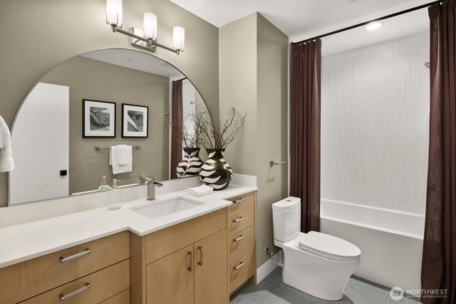 3949 A W Barrett Lane, Seattle, WA 98199