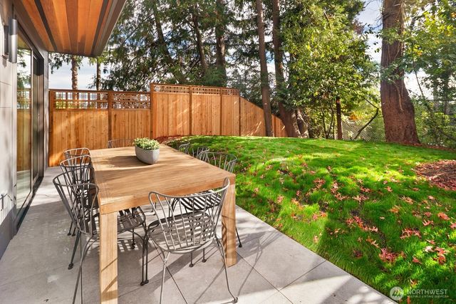 3949 A W Barrett Lane, Seattle, WA 98199