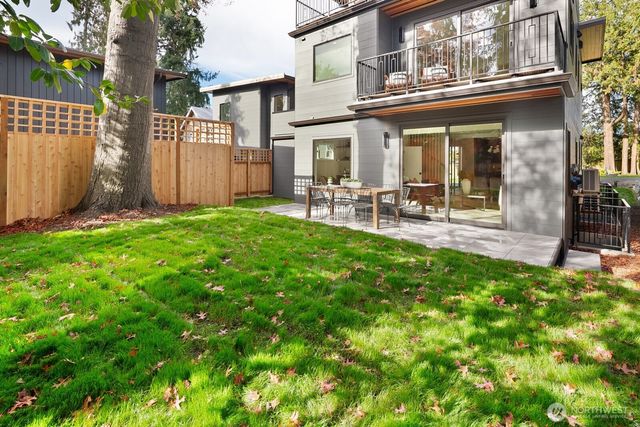 3949 A W Barrett Lane, Seattle, WA 98199