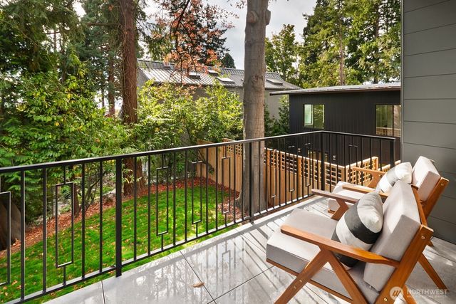 3949 A W Barrett Lane, Seattle, WA 98199