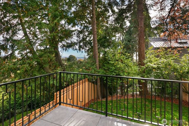 3949 A W Barrett Lane, Seattle, WA 98199