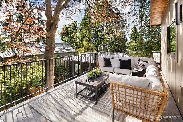 3949 A W Barrett Lane, Seattle, WA 98199