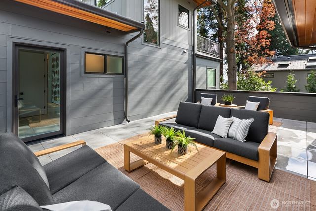 3949 A W Barrett Lane, Seattle, WA 98199