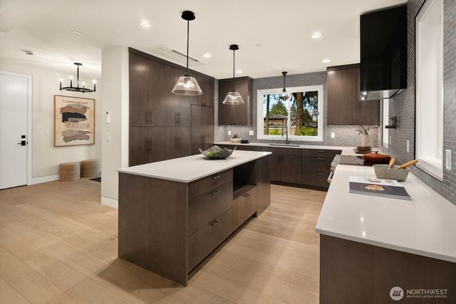 3949 A W Barrett Lane, Seattle, WA 98199