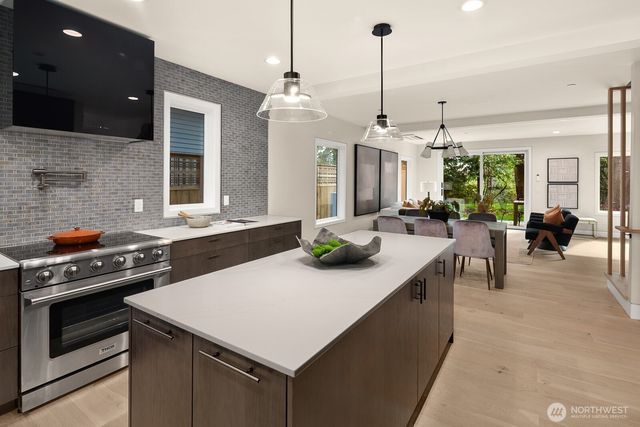 3949 A W Barrett Lane, Seattle, WA 98199