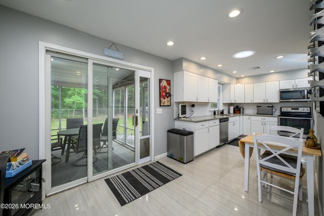 7 Boxwood Terrace, Toms River, NJ 08755