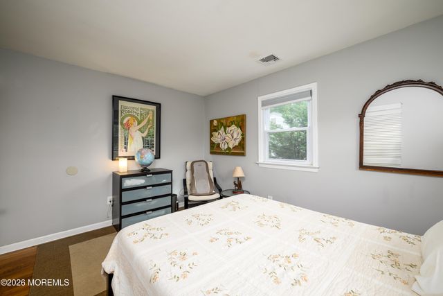 7 Boxwood Terrace, Toms River, NJ 08755