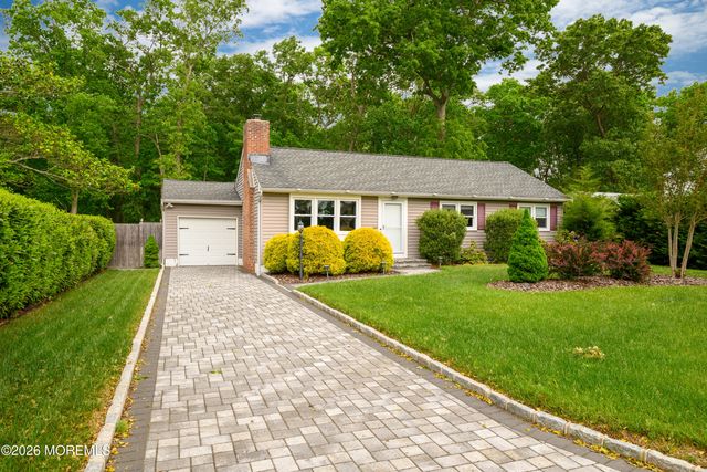 7 Boxwood Terrace, Toms River, NJ 08755
