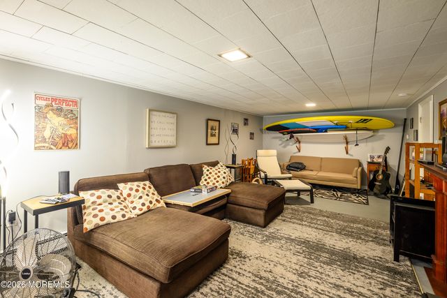 7 Boxwood Terrace, Toms River, NJ 08755