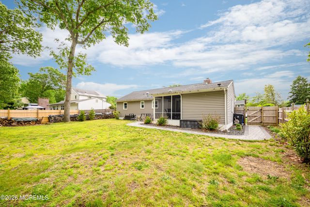7 Boxwood Terrace, Toms River, NJ 08755
