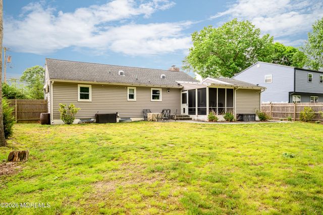 7 Boxwood Terrace, Toms River, NJ 08755