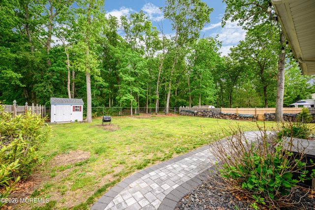 7 Boxwood Terrace, Toms River, NJ 08755