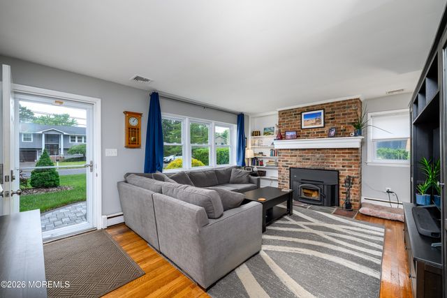 7 Boxwood Terrace, Toms River, NJ 08755