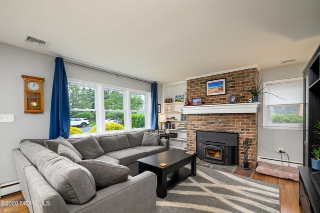 7 Boxwood Terrace, Toms River, NJ 08755