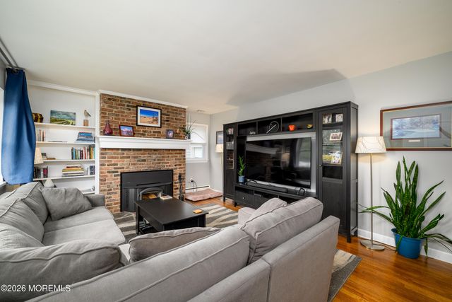 7 Boxwood Terrace, Toms River, NJ 08755