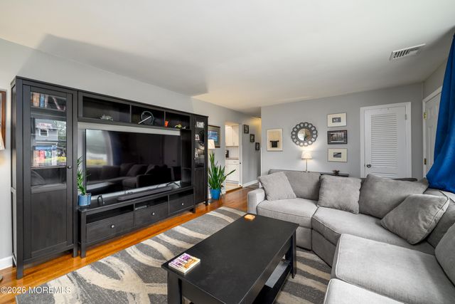 7 Boxwood Terrace, Toms River, NJ 08755