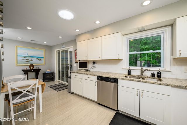 7 Boxwood Terrace, Toms River, NJ 08755