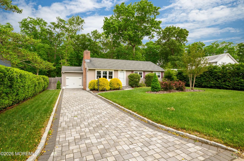 7 Boxwood Terrace, Toms River, NJ 08755