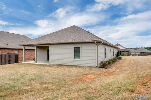 22002 Natures Cove Drive, Athens, AL 35613