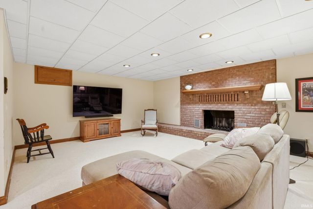 8928 McCutchan Place, Evansville, IN 47725