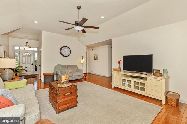6796 ST ANNES DR, Fayetteville, PA 17222