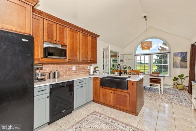 6796 ST ANNES DR, Fayetteville, PA 17222