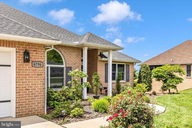 6796 ST ANNES DR, Fayetteville, PA 17222