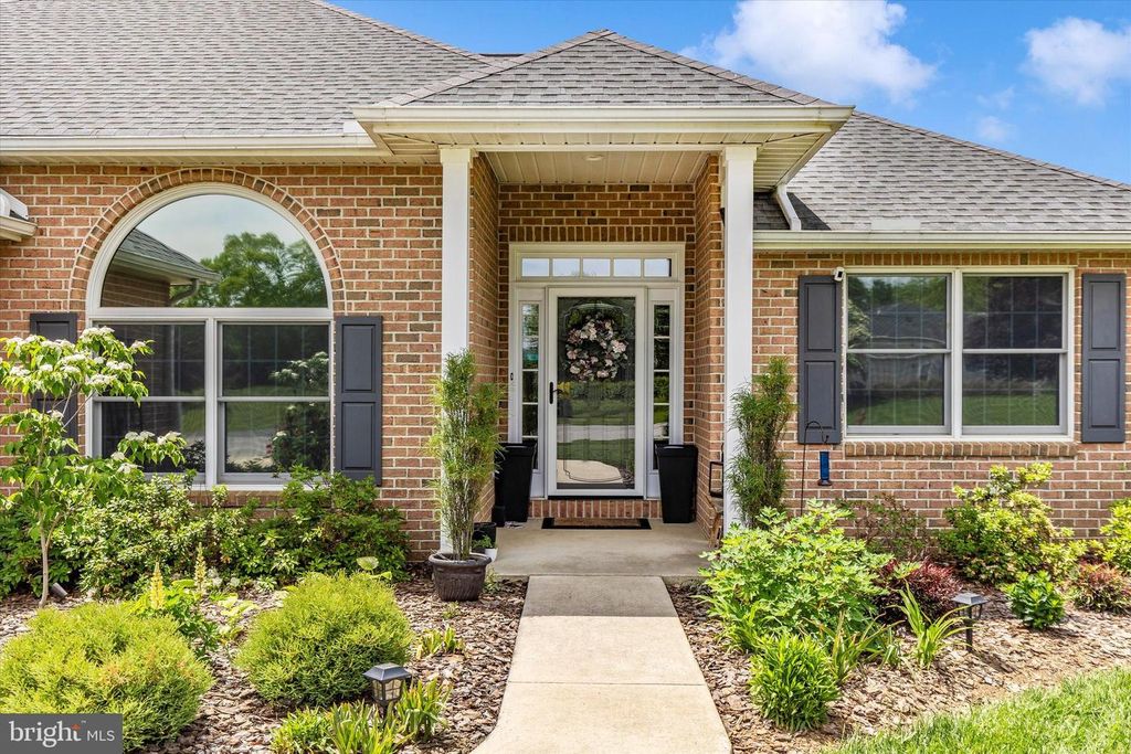 6796 ST ANNES DR, Fayetteville, PA 17222