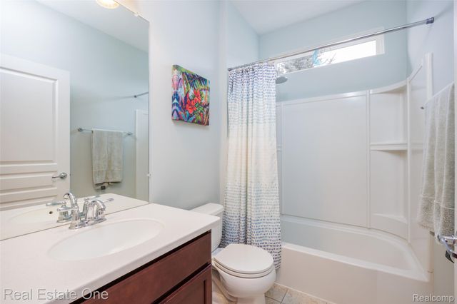 49539 Stillmeadow Court, Macomb Township, MI 48042