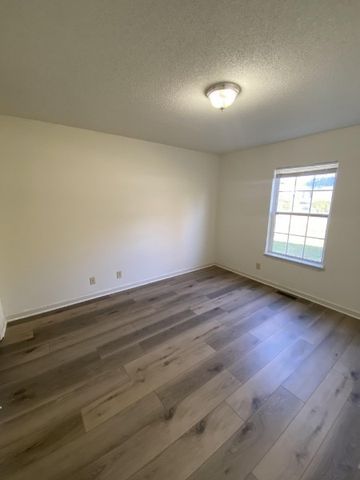 208 Beech St Apt G, Clarksville, TN 37042