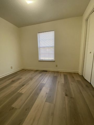 208 Beech St Apt G, Clarksville, TN 37042