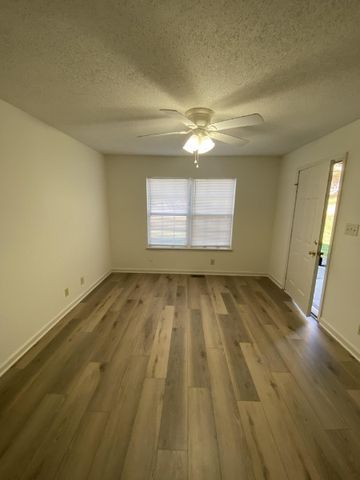 208 Beech St Apt G, Clarksville, TN 37042