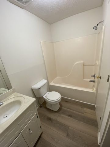 208 Beech St Apt G, Clarksville, TN 37042