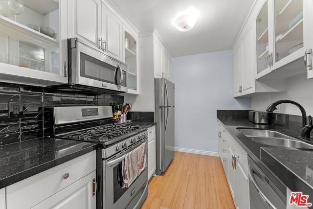 832 Euclid Street 105, Santa Monica, CA 90403