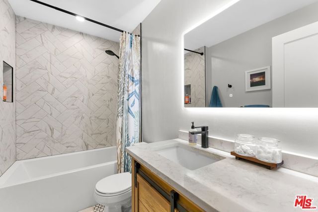 832 Euclid Street 105, Santa Monica, CA 90403