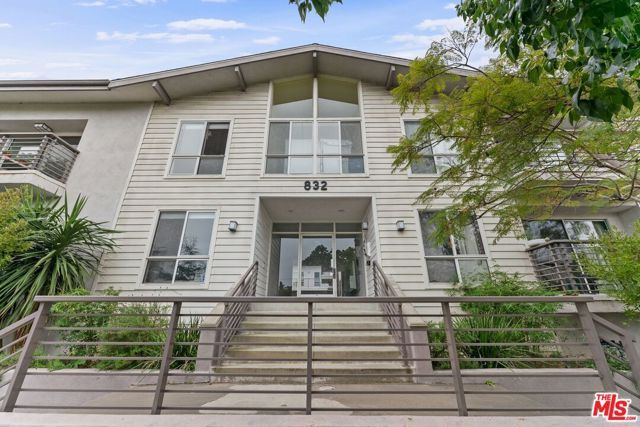 832 Euclid Street 105, Santa Monica, CA 90403