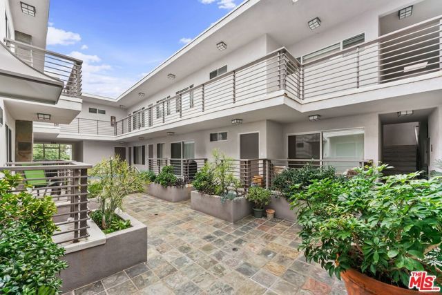 832 Euclid Street 105, Santa Monica, CA 90403