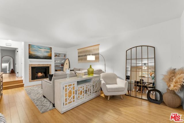 832 Euclid Street 105, Santa Monica, CA 90403