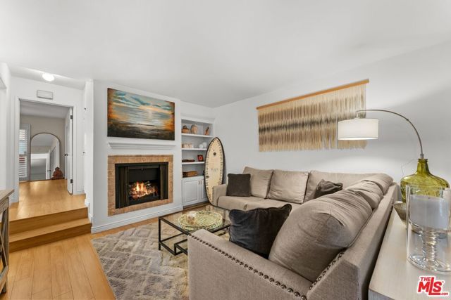 832 Euclid Street 105, Santa Monica, CA 90403