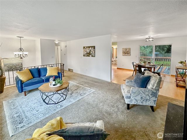 7910 Husky Way SE, Lacey, WA 98503