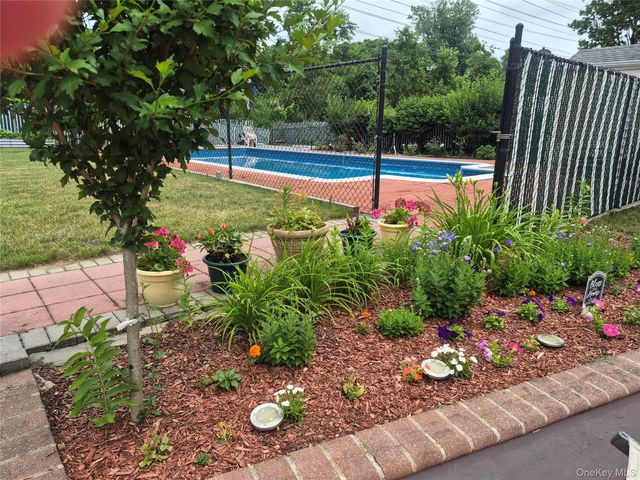 4401 Express Drive N, Ronkonkoma, NY 11779