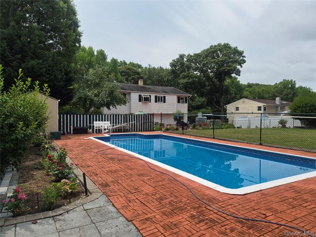 4401 Express Drive N, Ronkonkoma, NY 11779