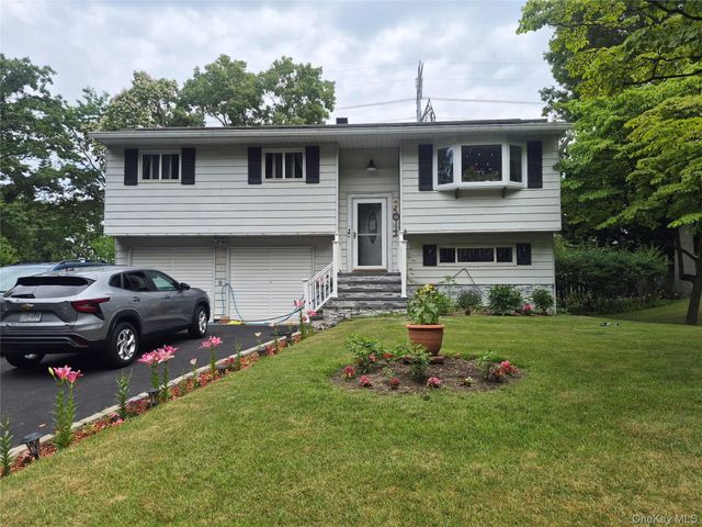 4401 Express Drive N, Ronkonkoma, NY 11779