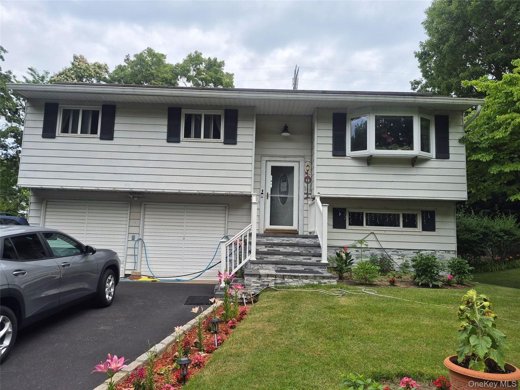 4401 Express Drive N, Ronkonkoma, NY 11779