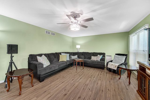 1940 Waverly Lane, Algonquin, IL 60102