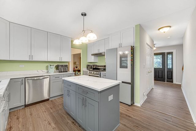 1940 Waverly Lane, Algonquin, IL 60102