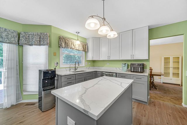 1940 Waverly Lane, Algonquin, IL 60102