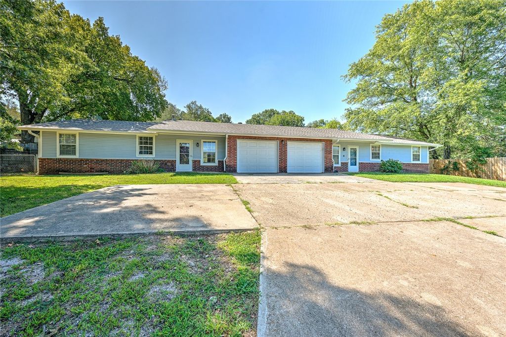 1050 W Garland Street A & B, Siloam Springs, AR 72761