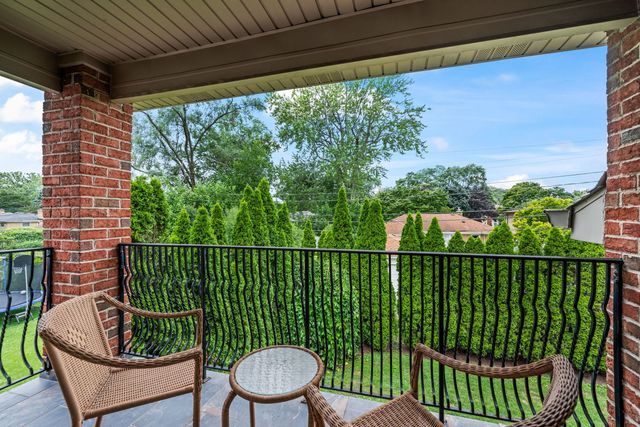 6834 N Kedvale Avenue, Lincolnwood, IL 60712